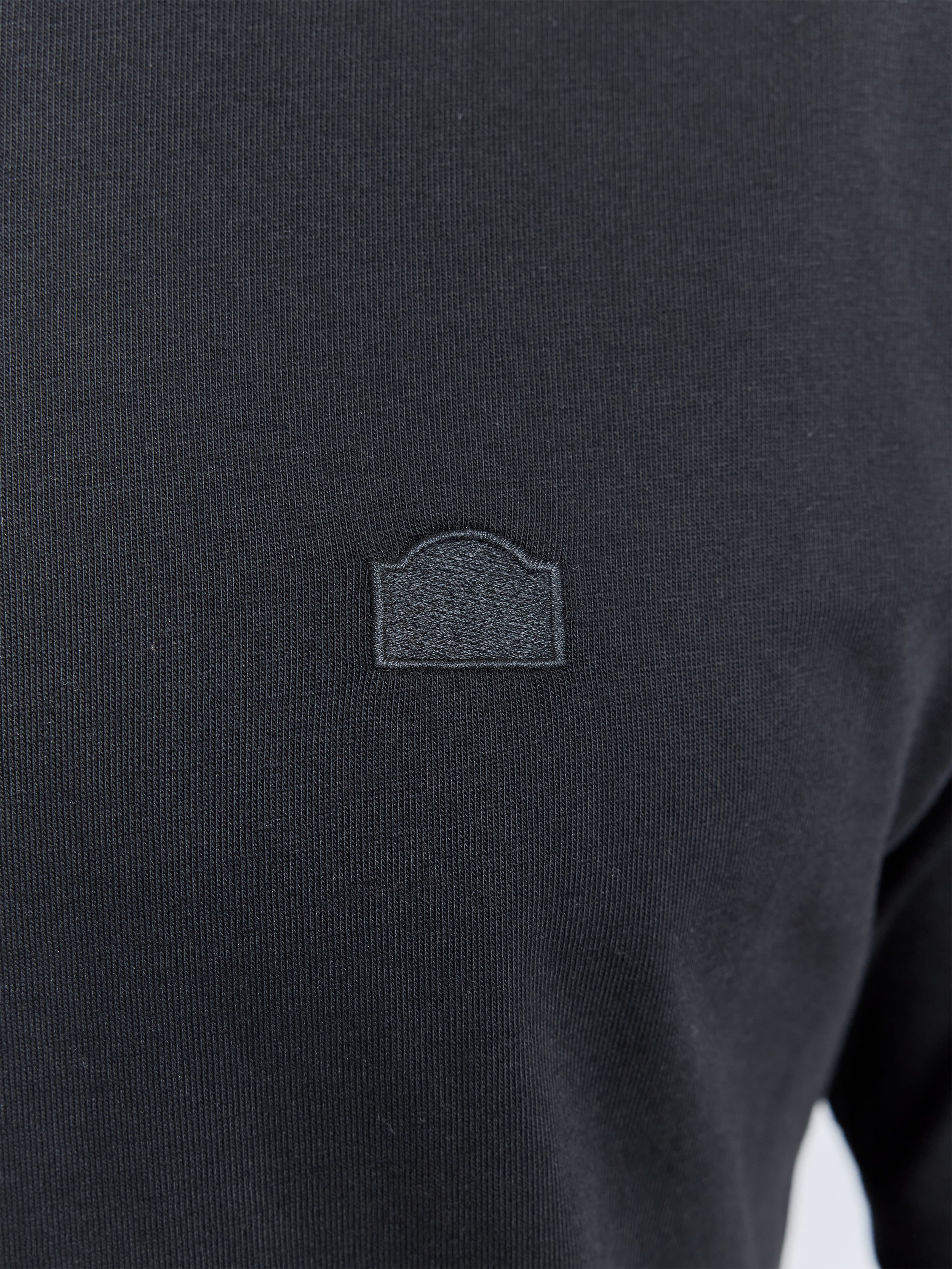 SIGNE FITTED T-SHIRT - BLACK