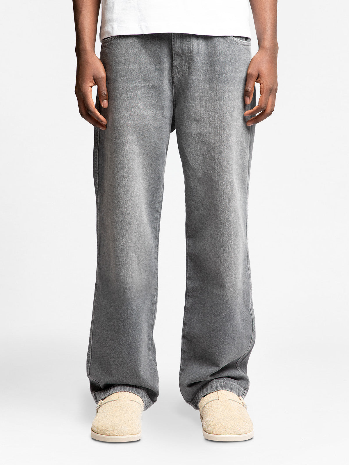 ESSENTIAL STRAIGHT FIT DENIM - WASHED GREY