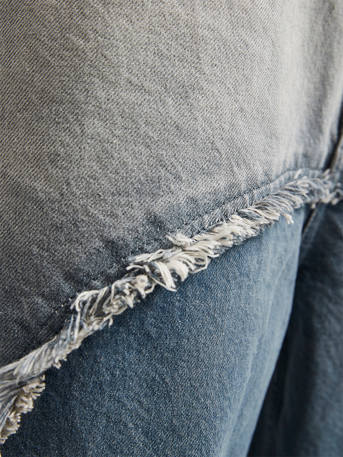 SPRAYED SPLIT DENIM - WASHED BLUE
