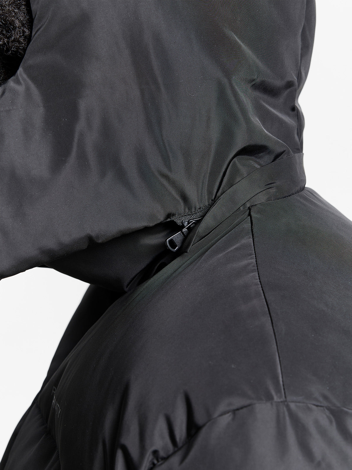RETERNITY PUFFER JACKET - BLACK