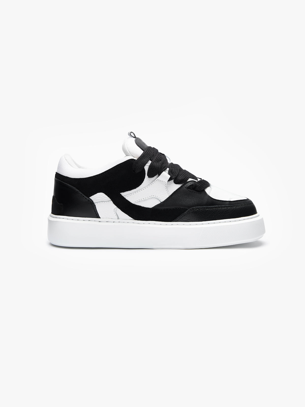 LE SKATEUR - BLACK/WHITE