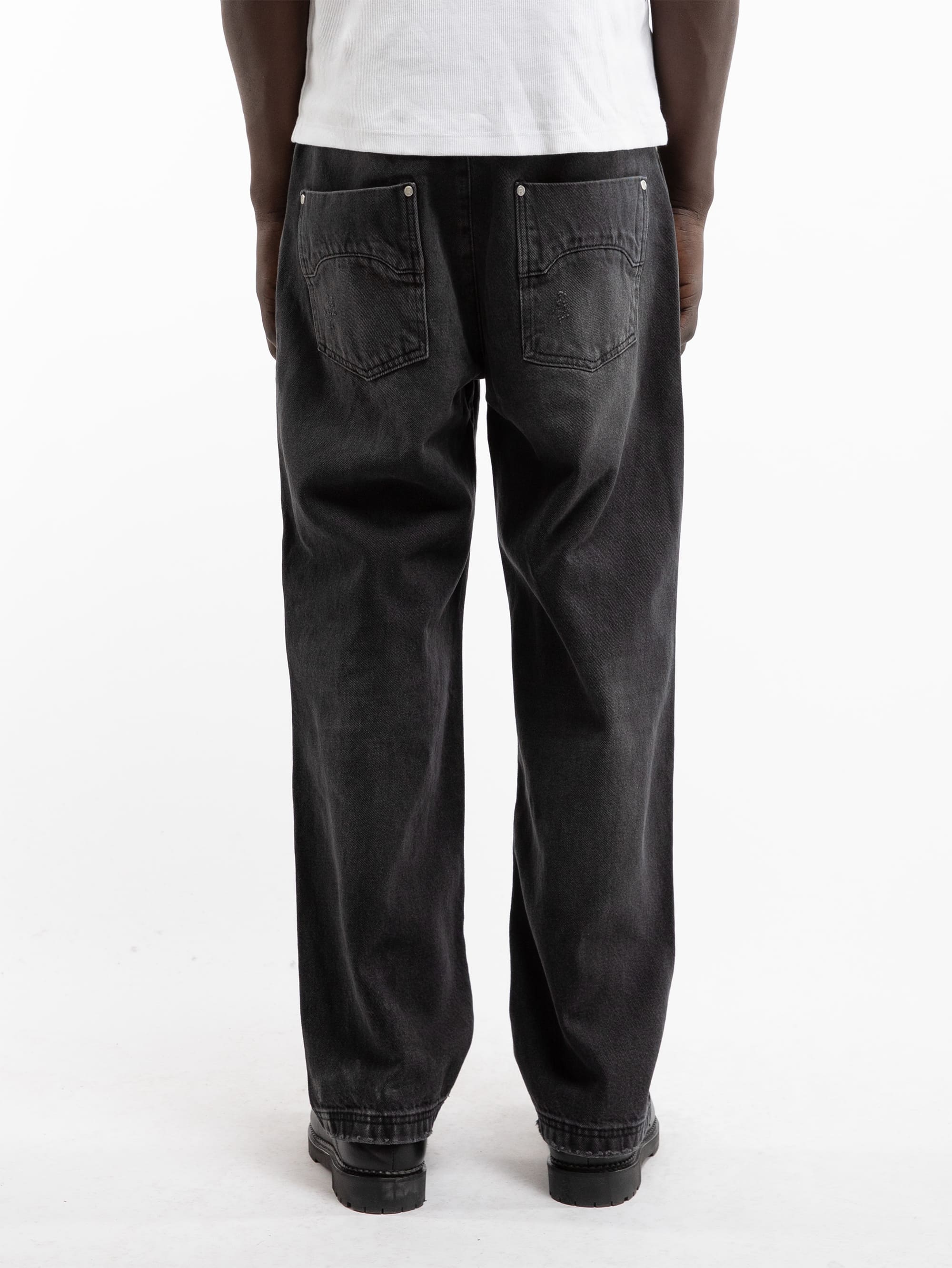 ESSENTIAL STRAIGHT FIT DENIM - WASHED BLACK