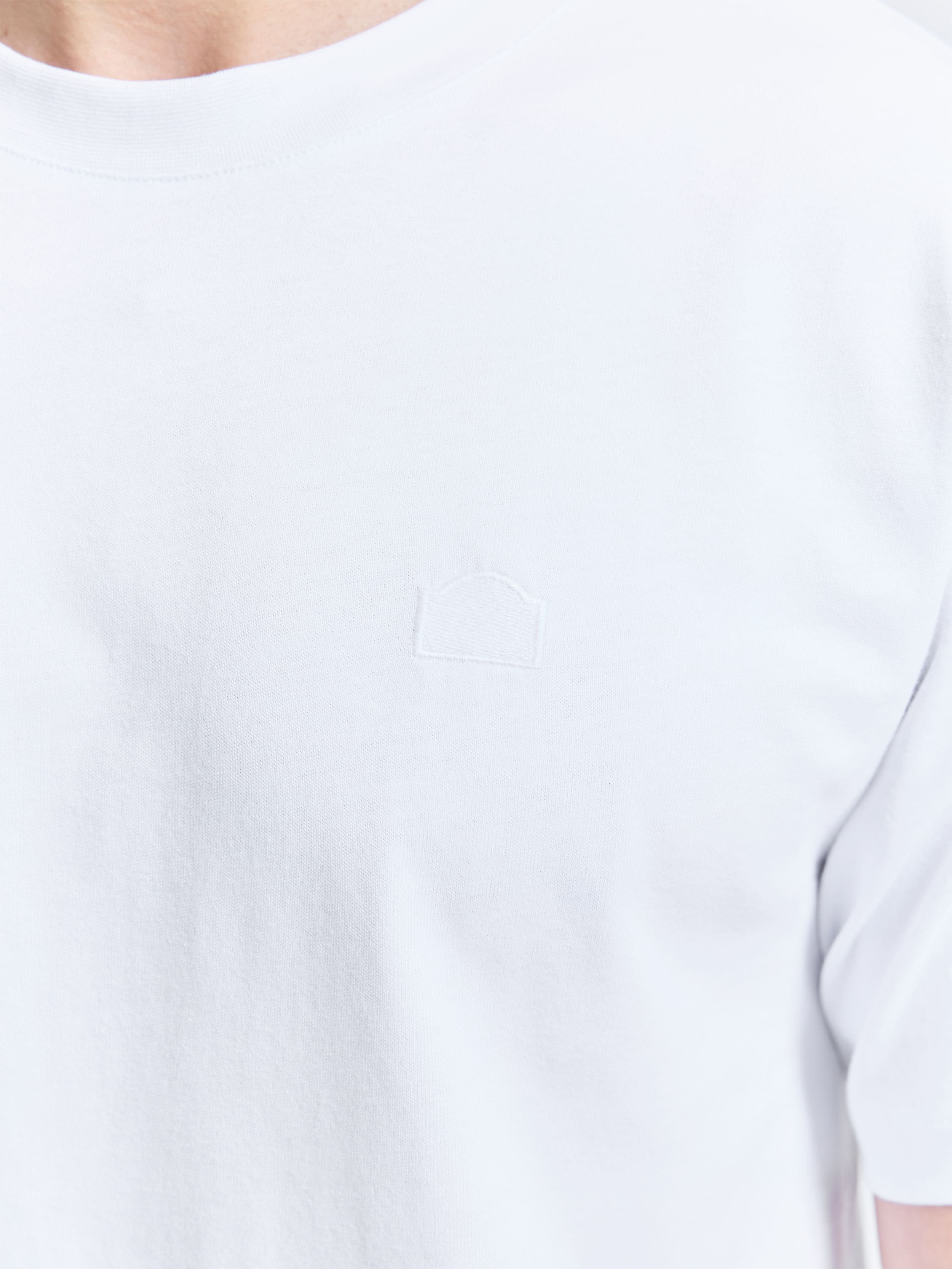 SIGNE FITTED T-SHIRT - WHITE