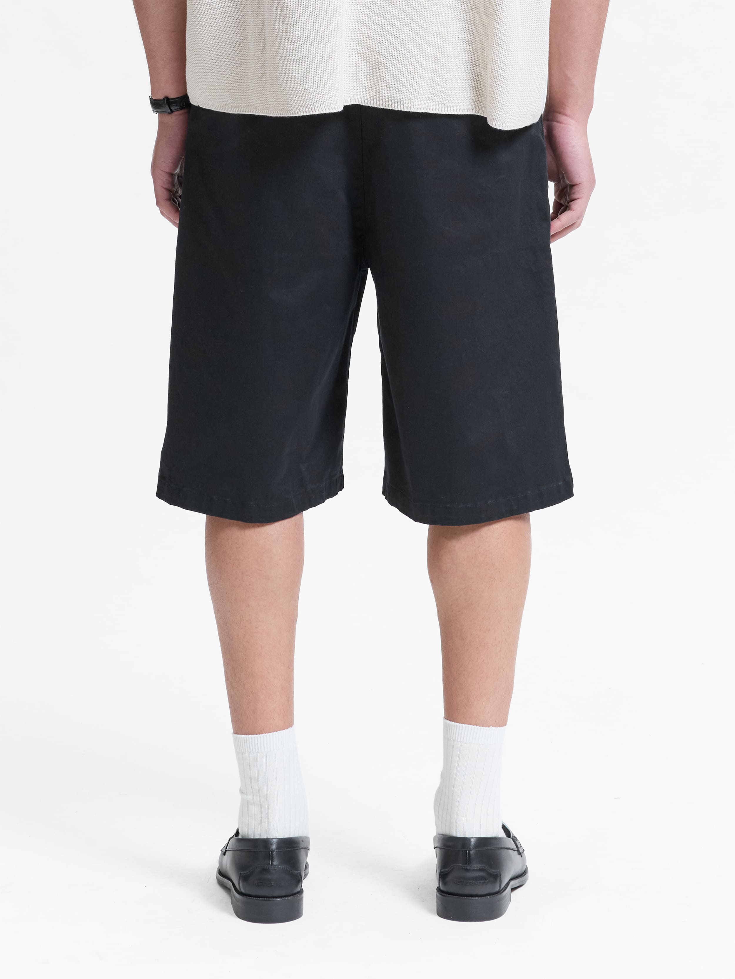 PLEATED CHINO SHORTS - BLACK