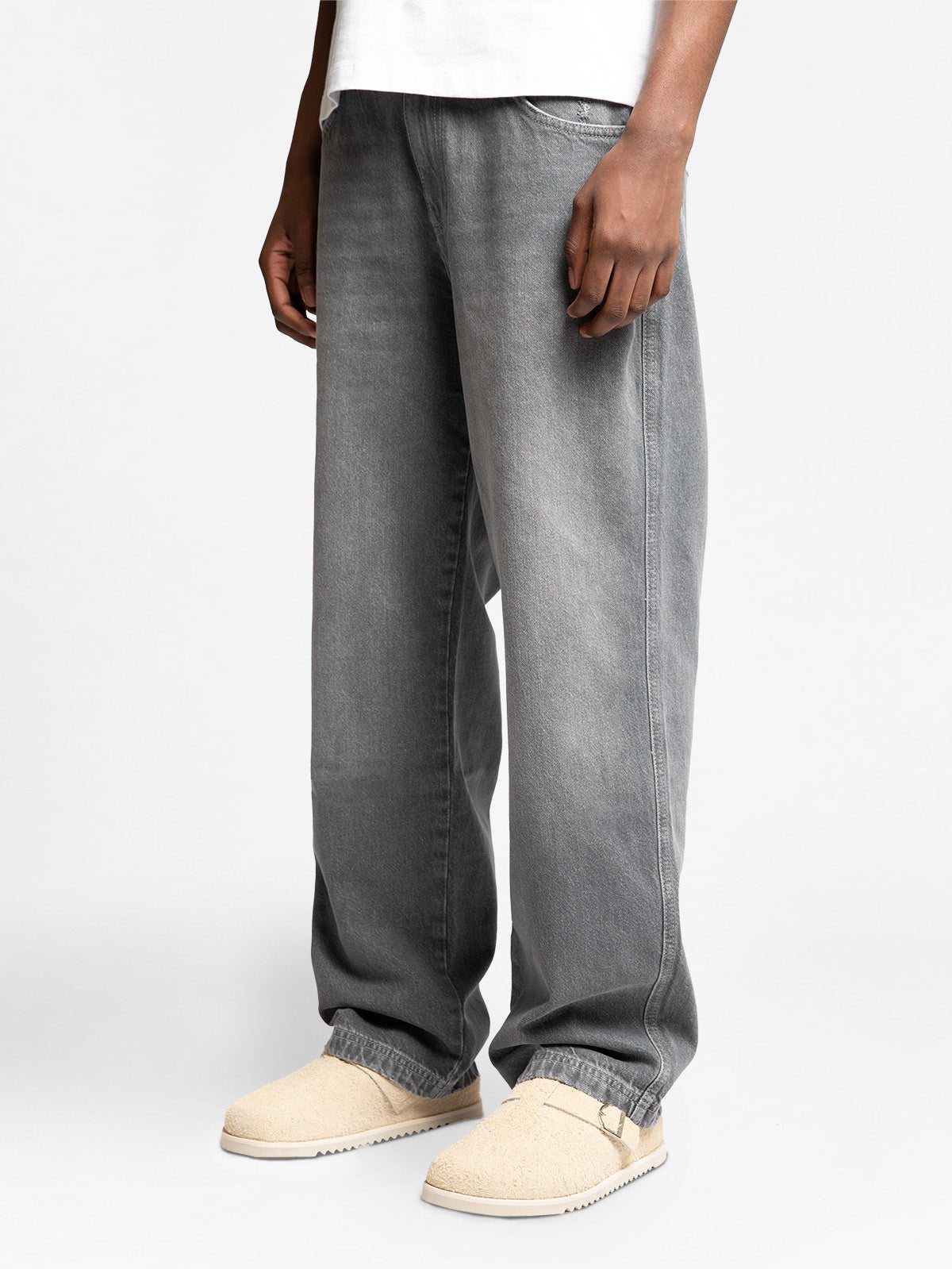 ESSENTIAL STRAIGHT FIT DENIM - WASHED GREY