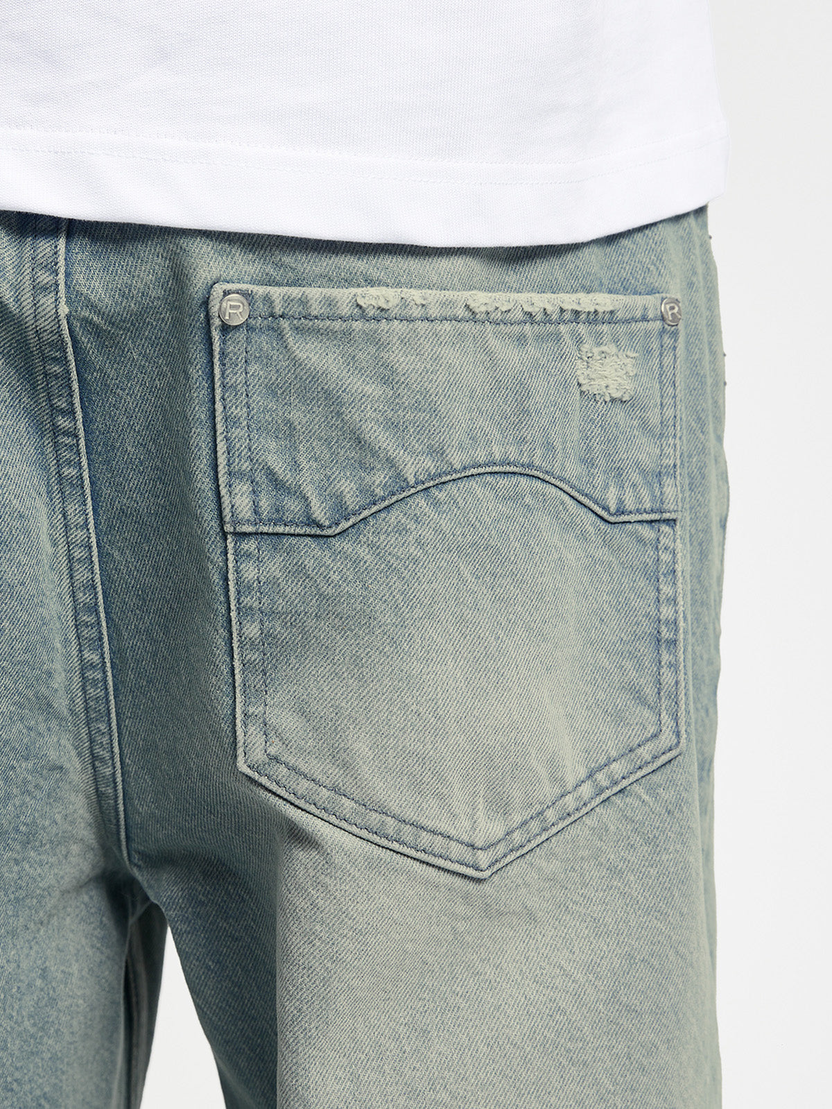 ESSENTIAL STRAIGHT FIT DENIM - LIGHT BLUE