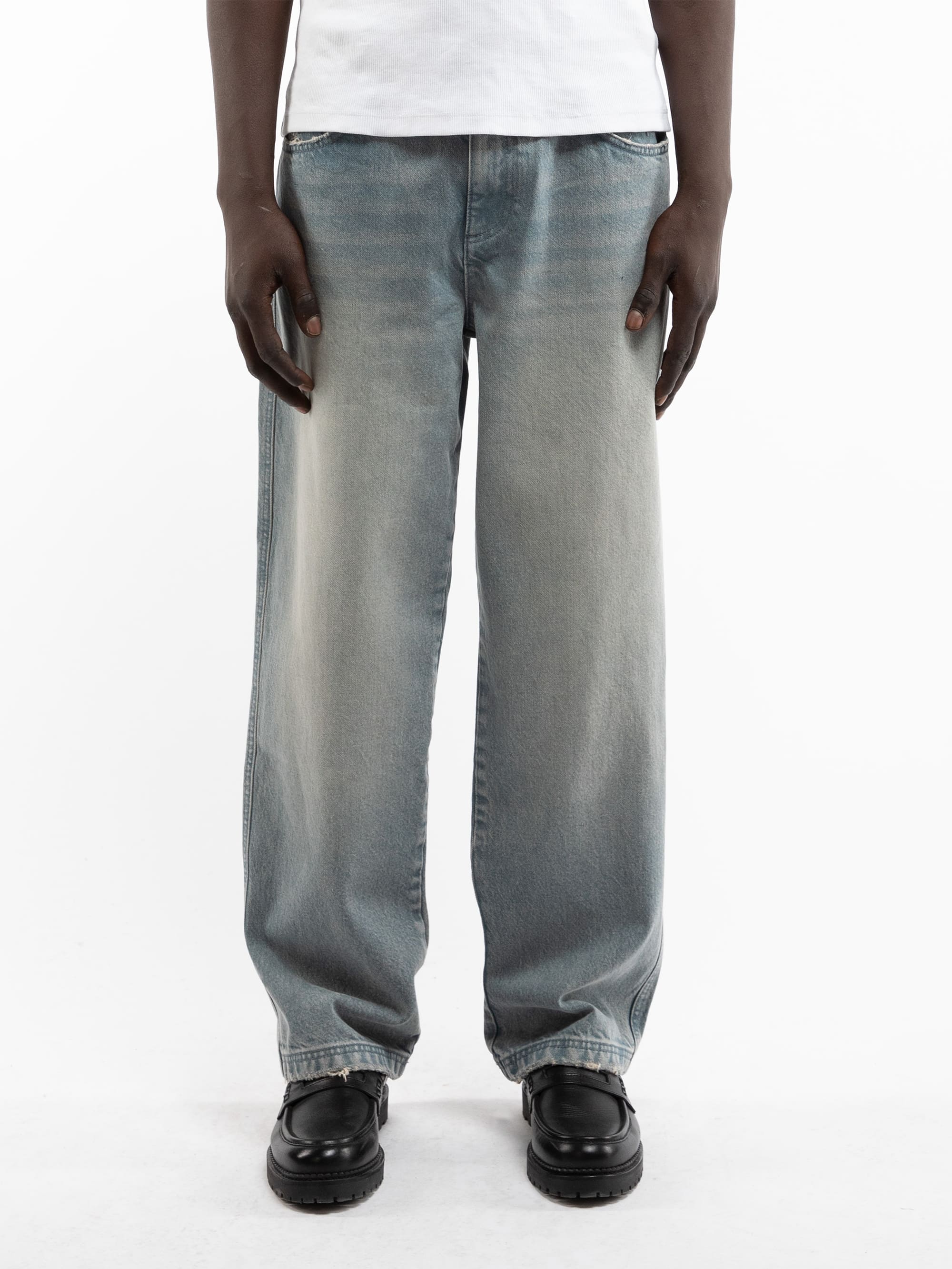 ESSENTIAL STRAIGHT FIT DENIM - LIGHT BLUE