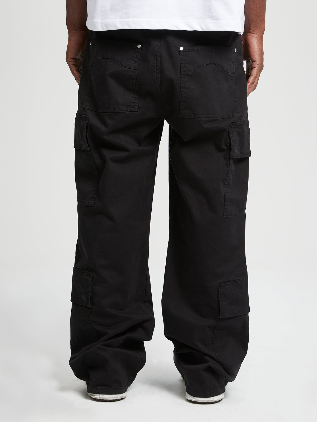 ESSENTIAL CARGO - BLACK