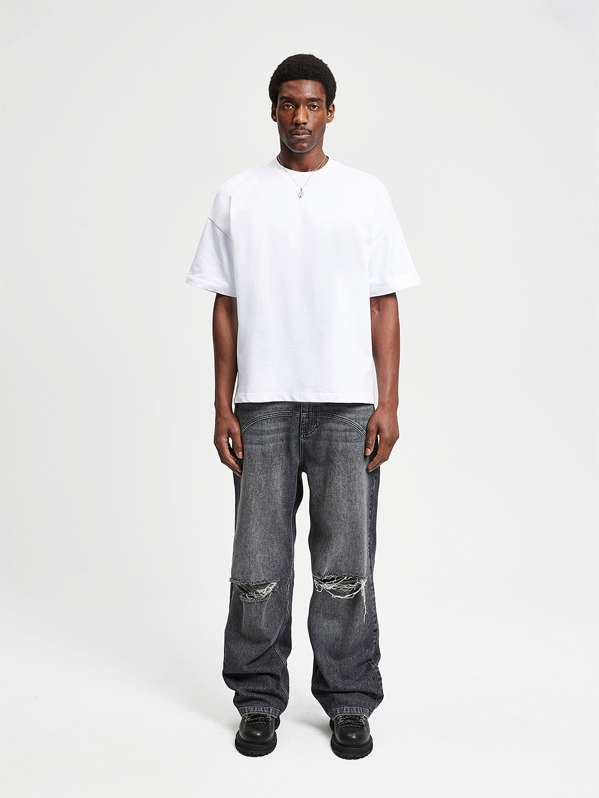 DESTROYED TROU DENIM - WASHED GREY