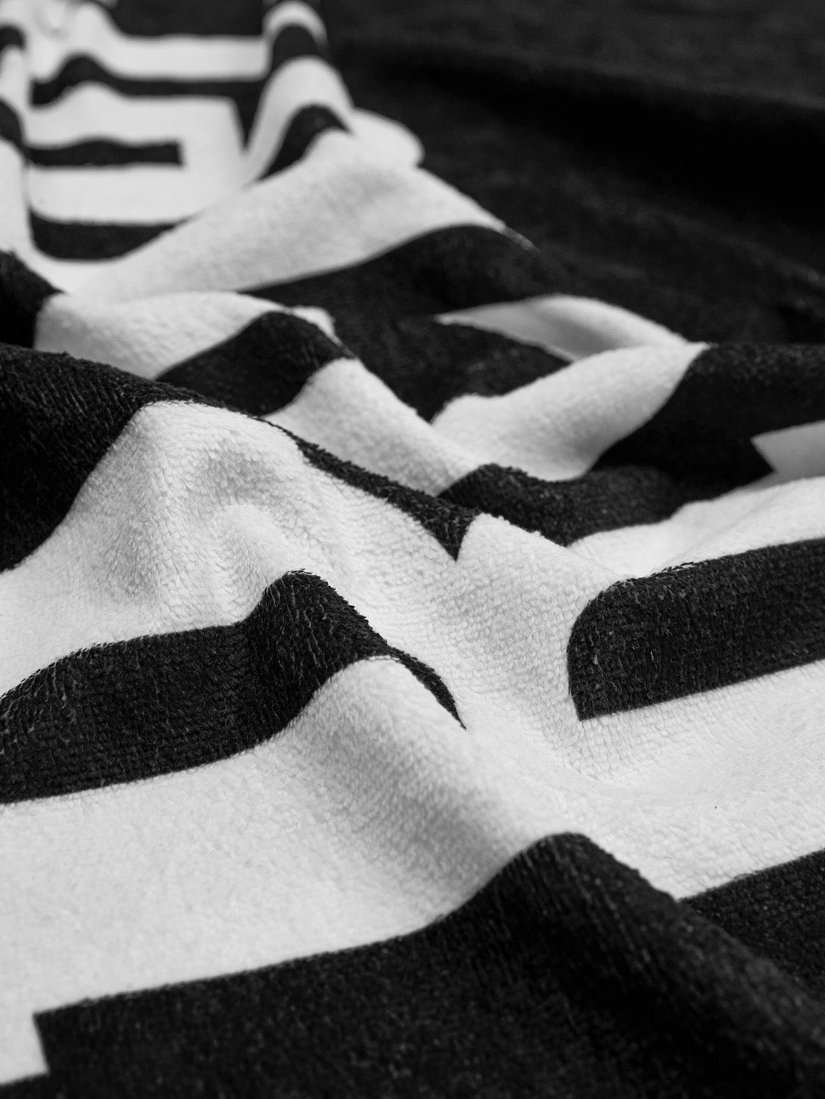 Black white beach online towel