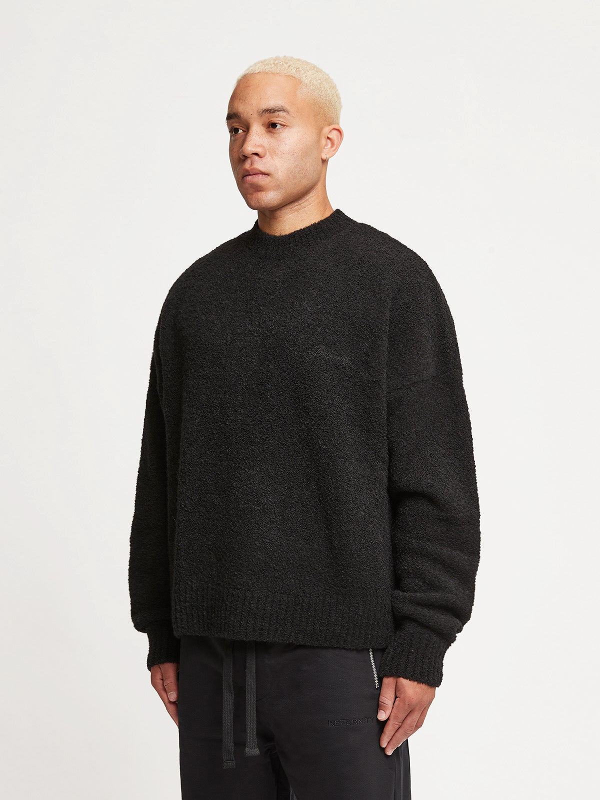 ESSENTIAL KNIT SWEATER - BLACK