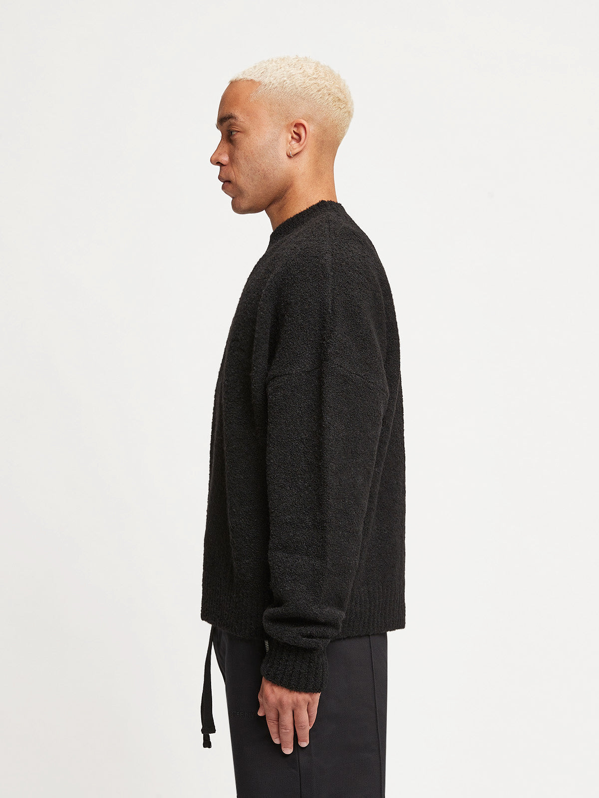 ESSENTIAL KNIT SWEATER - BLACK