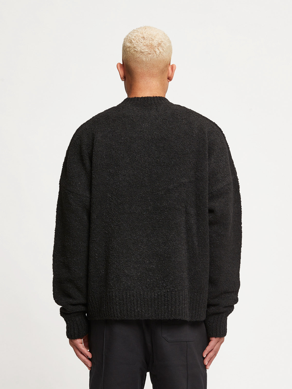 ESSENTIAL KNIT SWEATER - BLACK