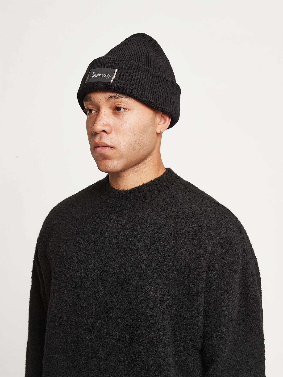 ESSENTIAL BEANIE - BLACK