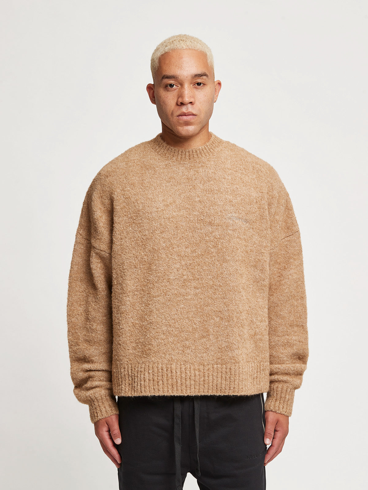 ESSENTIAL KNIT SWEATER - BROWN