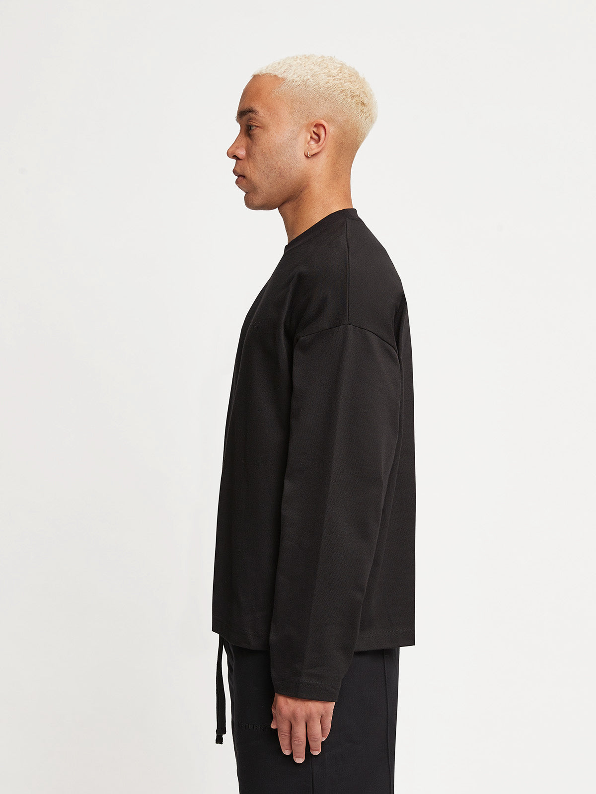 ESSENTIAL LONGSLEEVE - BLACK