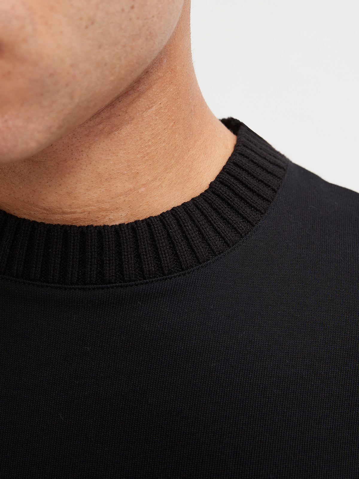 T-SHIRT WITH KNITTED COLLAR - BLACK