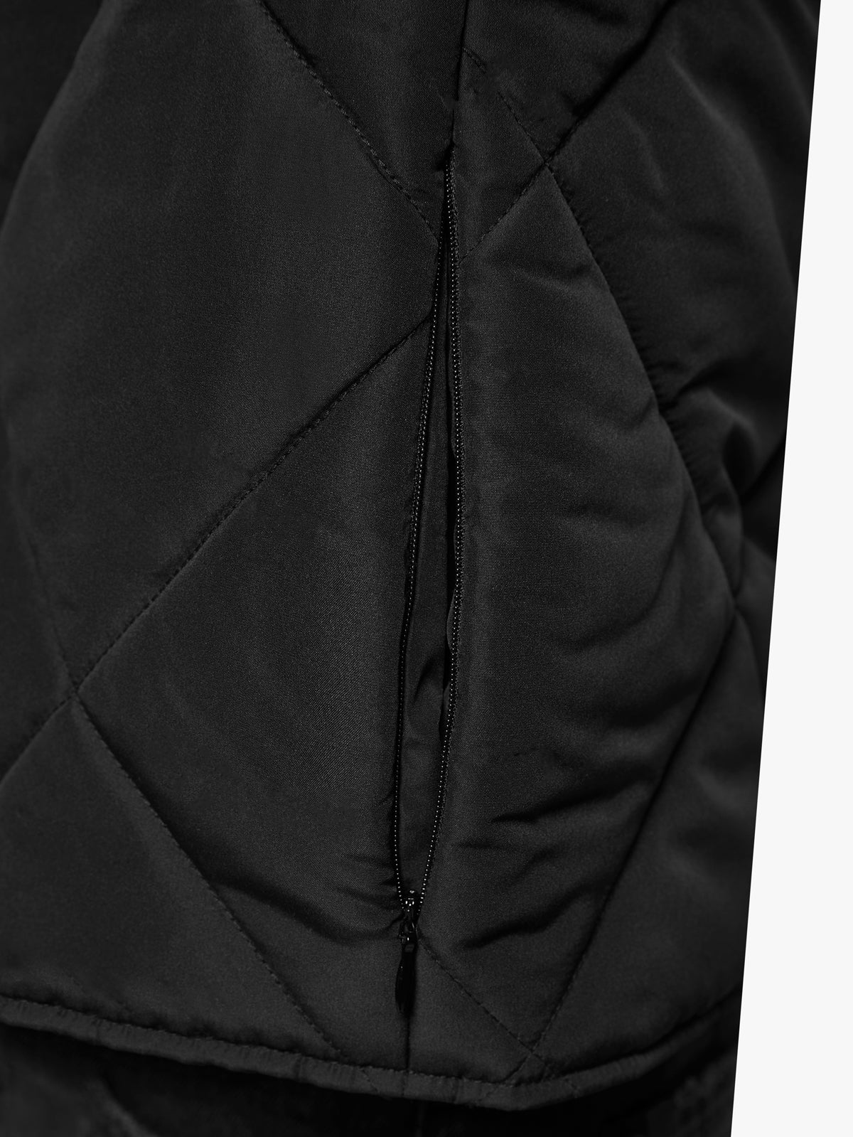 QUILTED BOMBER JACKET - BLACK